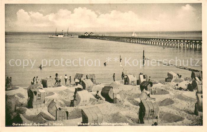 Groemitz Ostseebad Strand mit Landungsbruecke