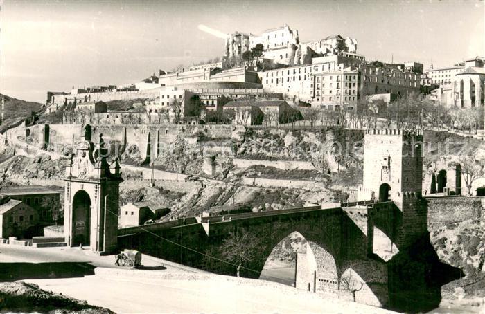 Toledo Castilla-La Mancha ES Puente de Alcantara y Alcazar despues del asedio
