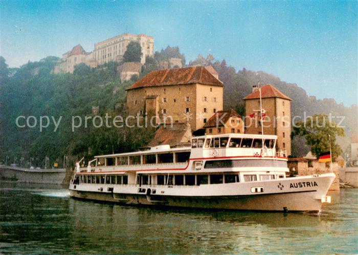 Dampfer Binnenschifffahrt MFS Austria der I DDSG in der Dreifluessestadt Passau