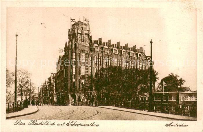 Amsterdam  NL Prins Hendrikhade met Scheepvaarthuis