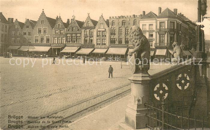 Bruges BRUGGE Belgie Haeuser am Marktplatz