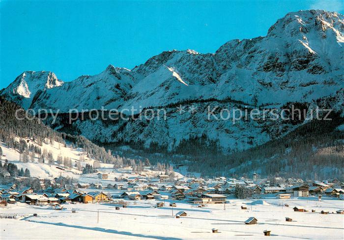 Ehrwald Tirol Gesamtansicht im Winter Schnee