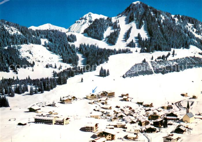 Berwang Tirol AT Totalansicht Winter Schnee Wintersport