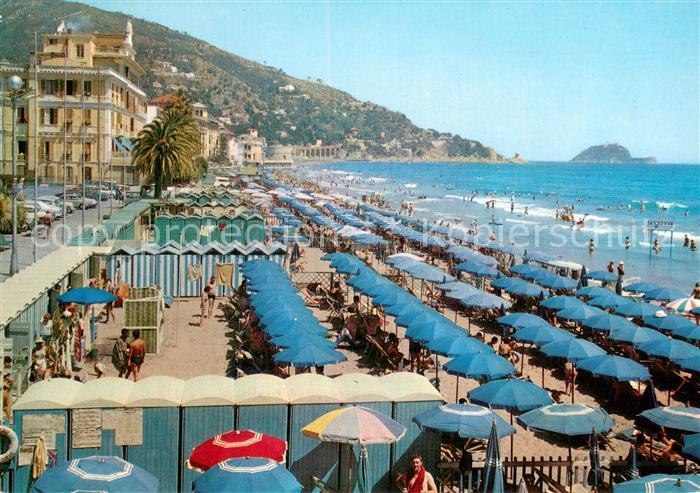 Riviera dei Fiori IT Sonnenschirme am Strand in Lassio