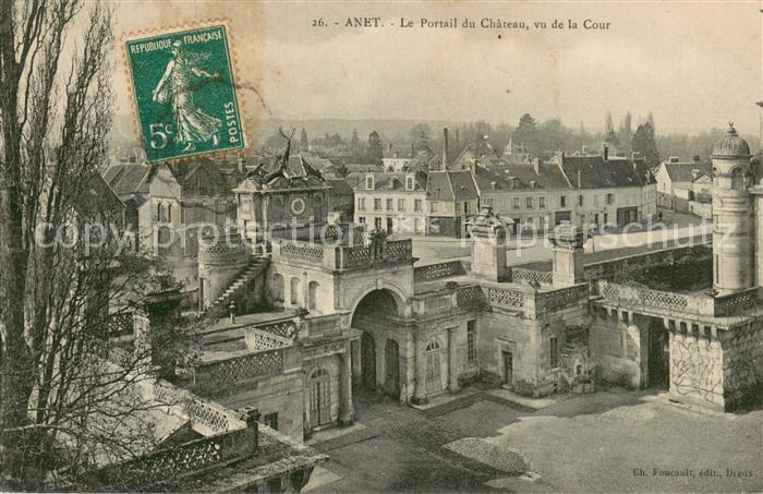 Anet 28 Le Portail du Chateau vu de la Cour