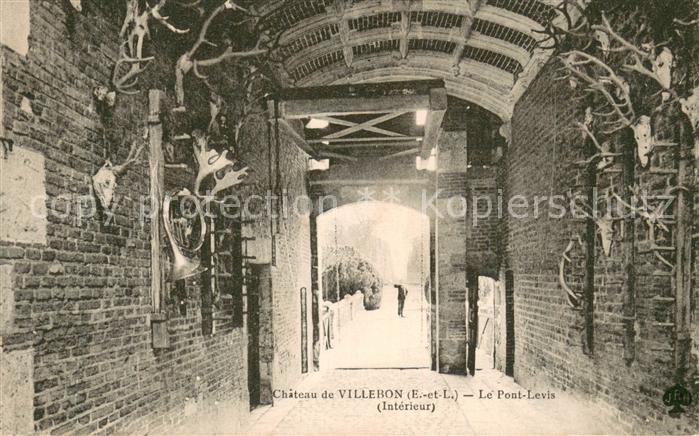 Villebon Chateau Le Pont Levis intérieur