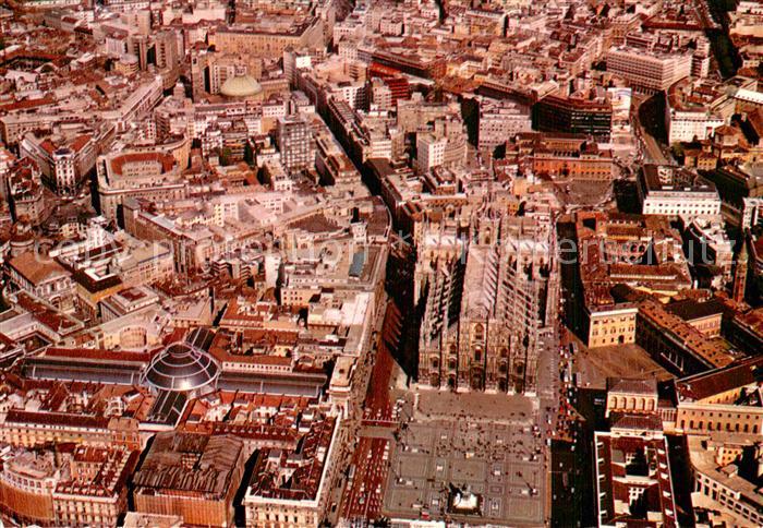 Milano Mailand IT Fliegeraufnahme mit Domplatz und Koenigspalast