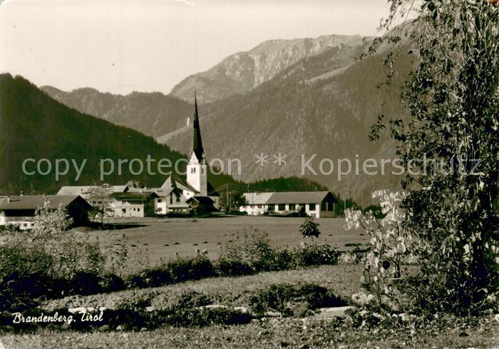Brandenberg  Tirol AT Teilansicht m. Kirche