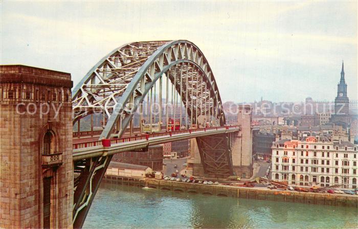 Hebburn South Tyneside Tiu ci prezentas unu el la pontoj super la rivero Tyne