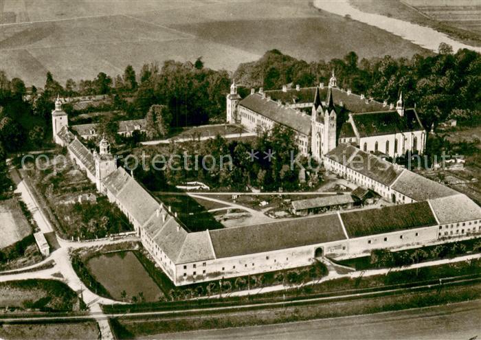 Corvey Schloss und ehem Reichsabtei Fliegeraufnahme