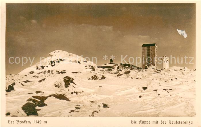 Brocken Harz Kuppe mit Teufelskanzel Berghotel Aussichtsturm im Winter