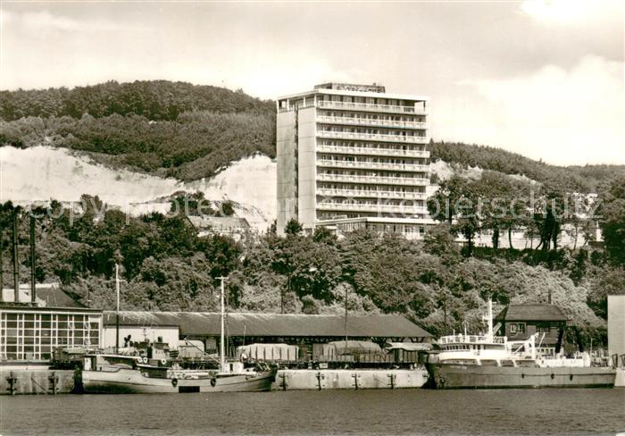 Sassnitz Ostseebad Ruegen Blick vom Hafen zum Ruegen-Hotel