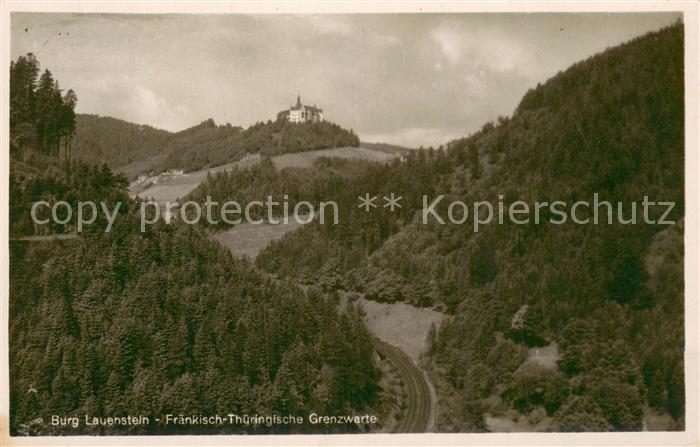 Burg Lauenstein Frankenwald Panorama Blick gegen Fraenkisch Thueringische Grenzw