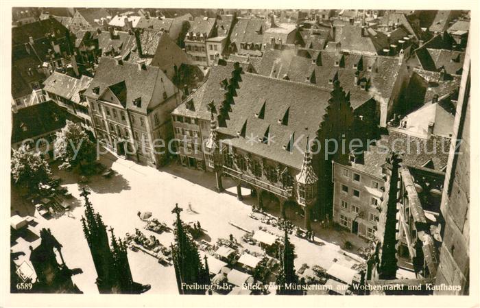 Freiburg Breisgau Blick vom Muensterturm auf Wochenmarkt und Kaufhaus