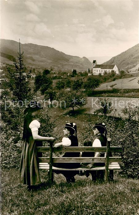Simonswaeldertal Simonswald Schwarzwald Trachtenmaedchen Kirche