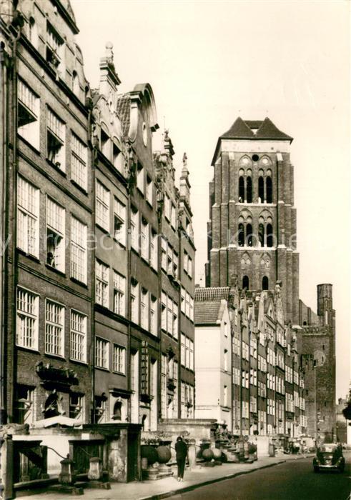 Gdansk Danzig PL Ulica Piwna w glebi gotiycki kosciol NMPanny