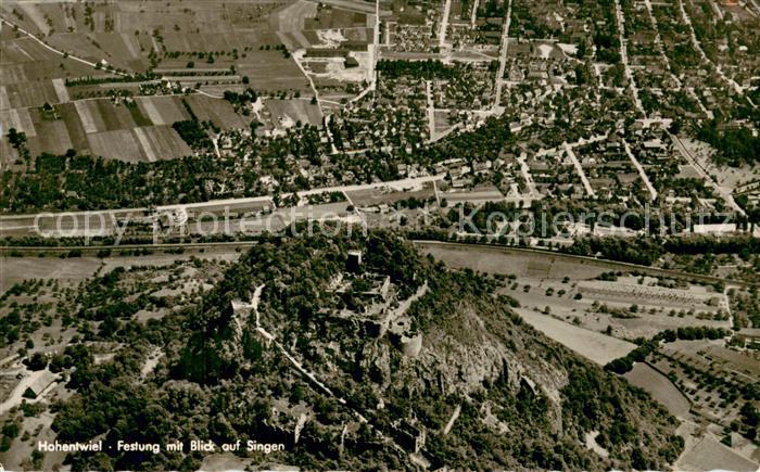 Hohentwiel Festung mit Blick auf Singen Fliegeraufnahme