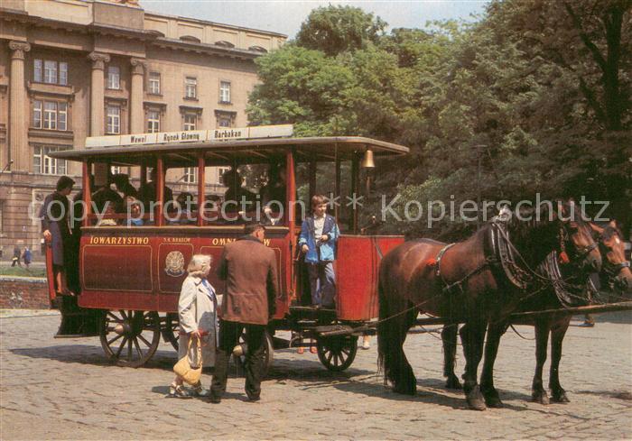 Krakow Krakau Zabytkowy omnibus jezdzacy na trasie Wawel Rynek Glowny Barbakan H