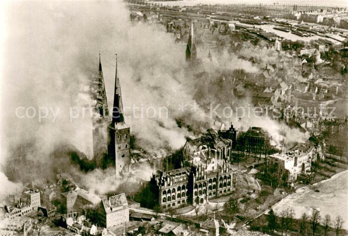 LueBECK  CITY Luftangriff 1942 Dom
