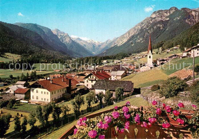Trins Innsbruck Ortsansicht mit Kirche Blick gegen Stubaier Alpen