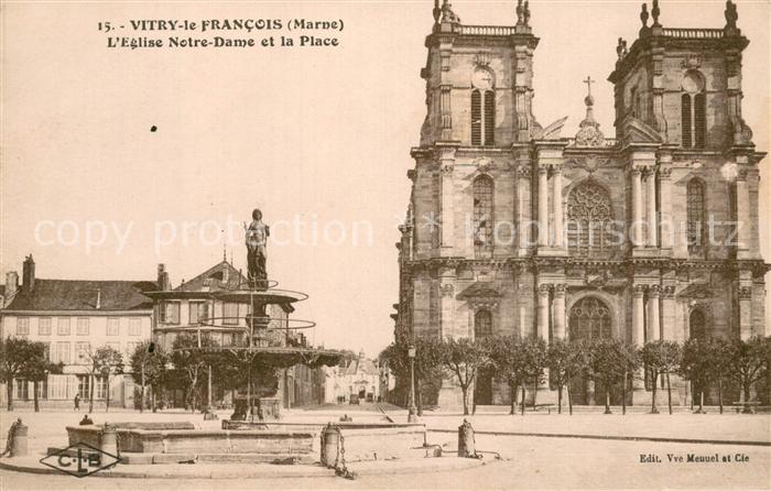 Vitry-le-Francois Eglise Notre Dame et la Place