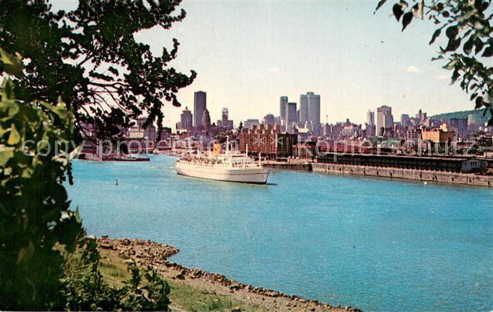 Montreal Quebec Le port et l’horizon vus de l’Ile Ste Helene