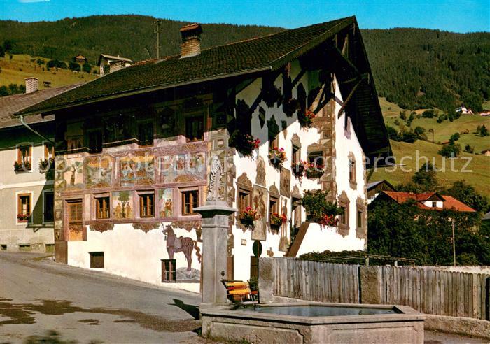 Wenns Pitztal Tirol Platzhaus mit Dorfbrunnen