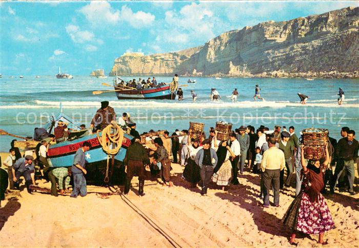 Nazare Portugal Regresso da Pesca e descarga do peixe