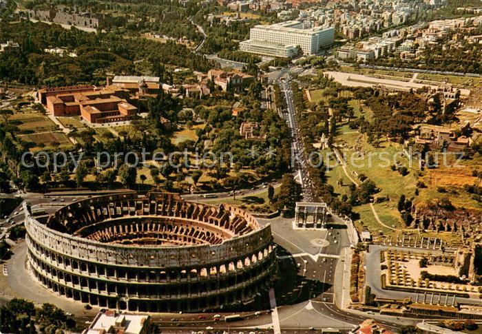 Roma  Rom IT Veduta aerea del Colosseo