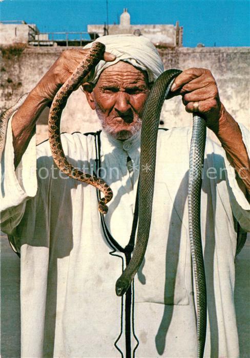 Marrakech Marrakesch Maroc Charmeur de serpents