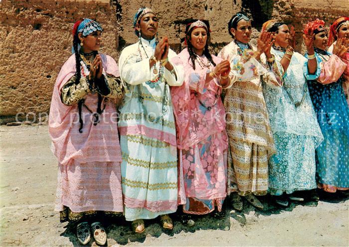 Marrakech Marrakesch Maroc Danseurs du folklore