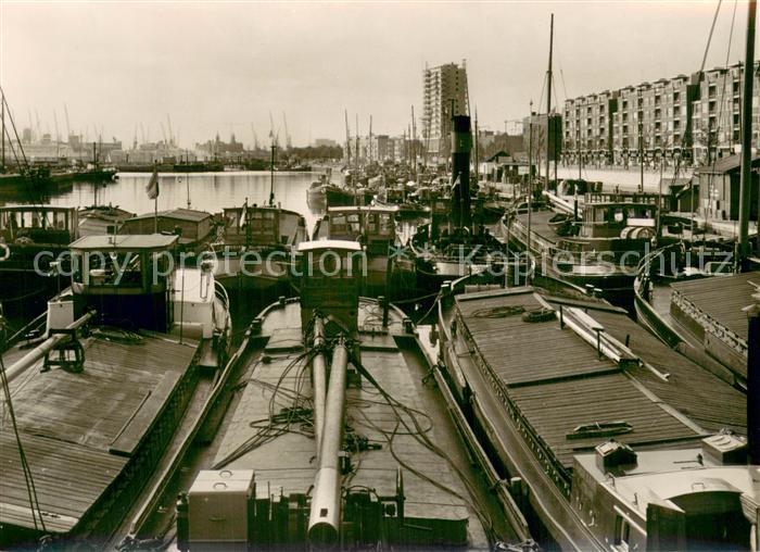 Rotterdam Leuwehaven met beurvaarders