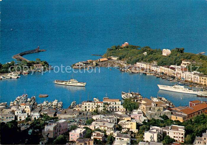 Ischia IT Fliegeraufnahme mit Hafen