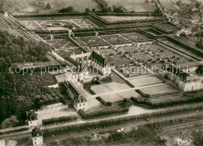 Villandry 37 Vue aerienne Le Chateau et les Jardins d ornements