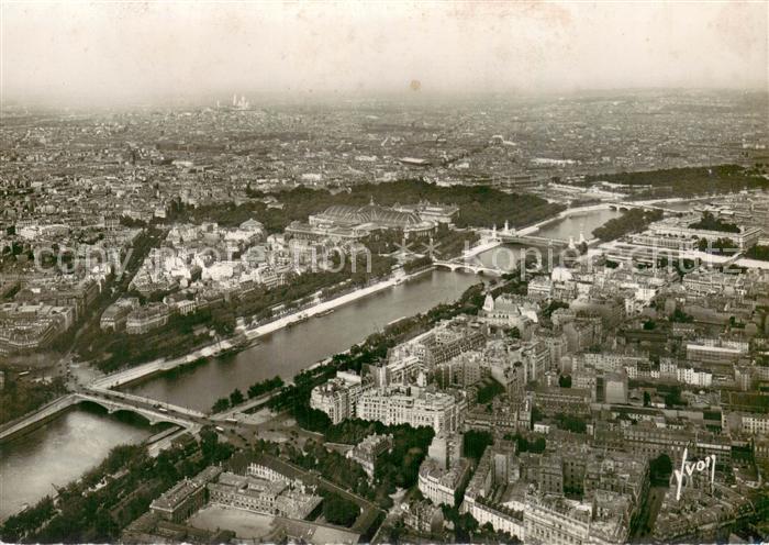 Paris 75 Vue panoramique prise de la Tour Eiffel sur la Seine et la butte Montma