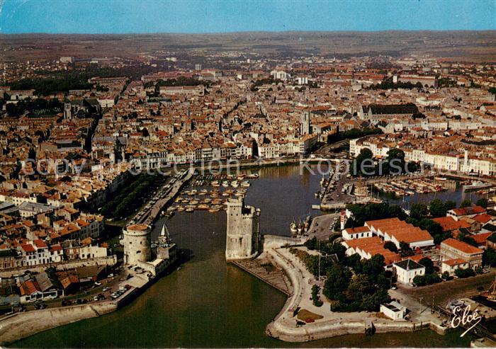 La Rochelle 17 Vue generale aerienne du Port avec les celebres Tours