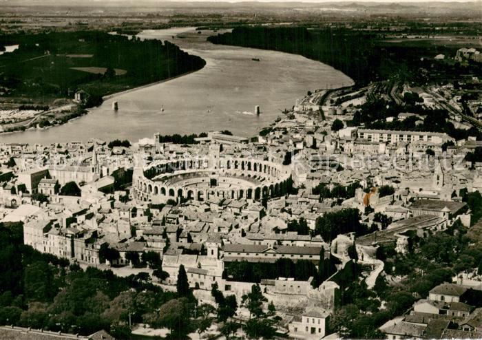 Arles 13 Fliegeraufnahme Les Arenes et le Rhone