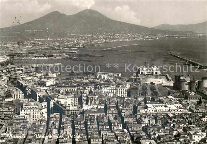Napoli Neapel IT Fliegeraufnahme Hafen-Ansicht