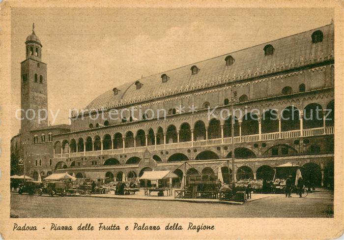 Padova IT Piazza delle Frutta e Palazzo della Ragione