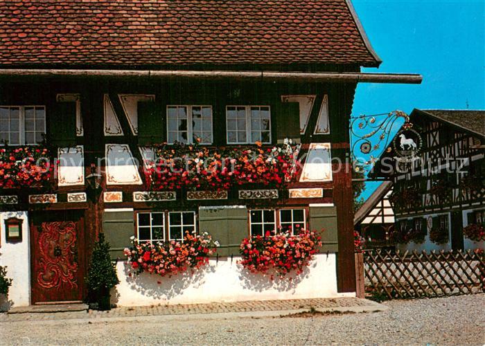 Illerbeuren Gromerhofstueble im Bauernhofmuseum Fachwerkhaus Blumenschmuck