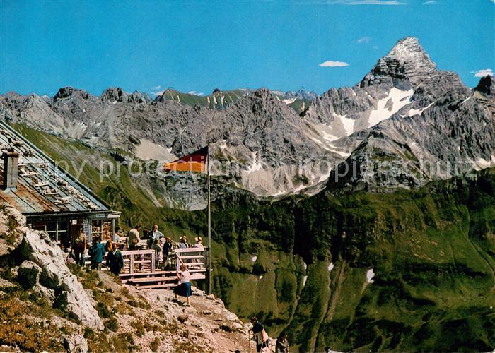 Oberstdorf Nebelhorn Gipfelhuette mit Hochvogel Allgaeuer Alpen