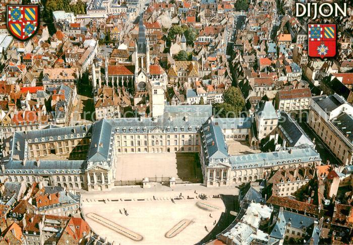 Dijon 21 Vue aerienne de la place de la Liberation le palais des Ducs de Bourgog