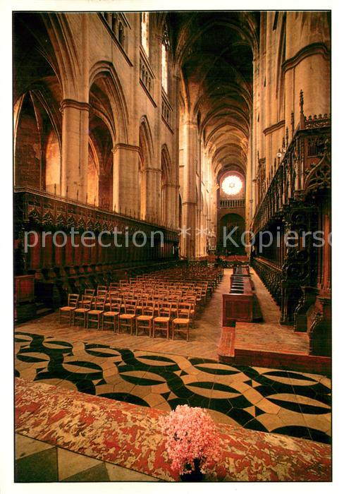 Rodez 12 Intérieur de la Cathedrale Notre Dame la nef et les stales du XVe siècl