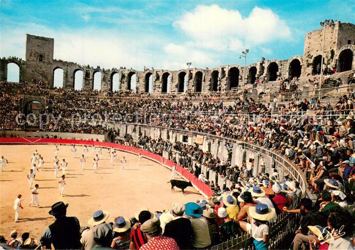 Arles 13 Intérieur des arènes un jour de course provencale Stierkampfarena