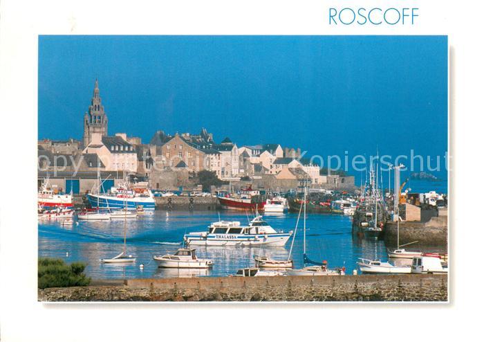 Roscoff Le port domine par le clocher Renaissance