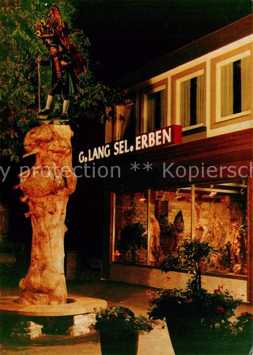 OBERAMMERGAU Bayern Kraxentraeger m. dem Laden d. Firma Lang sel. Eben bei Nacht