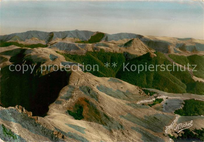 Puy Mary Route touristique Mauriac - Salers Nero