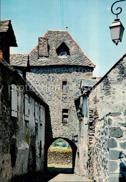 Salers Porte de la Martille