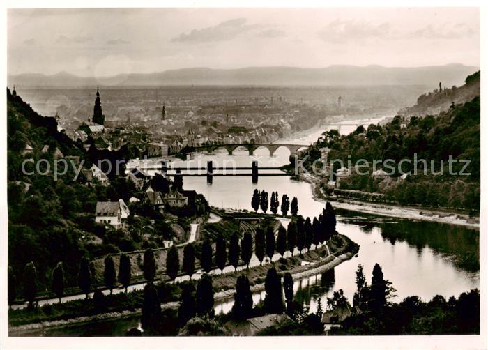Heidelberg Neckar Stadtpanorama Blick ueber den Neckar