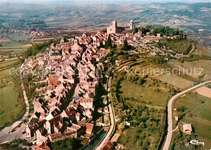 Vezelay 89 Vue d ensemble de la ville et de la basilique vue aérienne